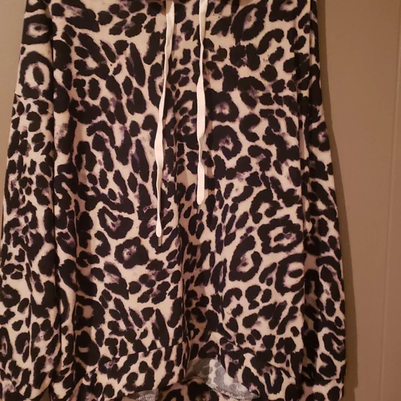 Sweater - Picture 1 of 7